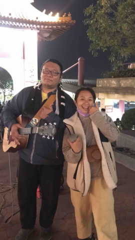 阿Yo GT - 街頭演出粉絲合照