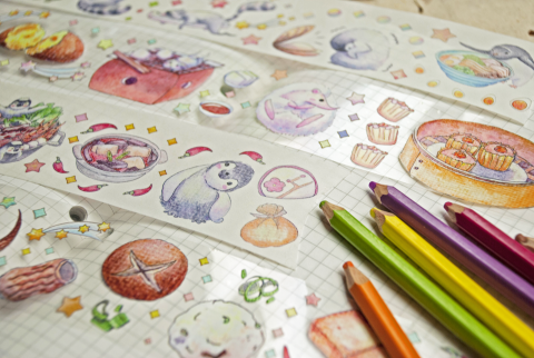 Irene Wang - | 紙膠帶繪製 | 
動物熱食系列。風格可以寫實也可以可愛。