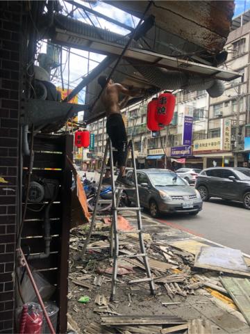 西乃山老屋翻新與修繕工程 - 遮雨棚拆除 西乃山老屋翻新與修繕工程 - 遮雨棚拆除