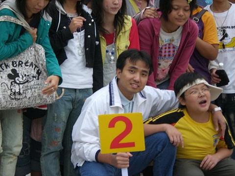 謝奕智 - 學校戶外教學，參訪大學的照片