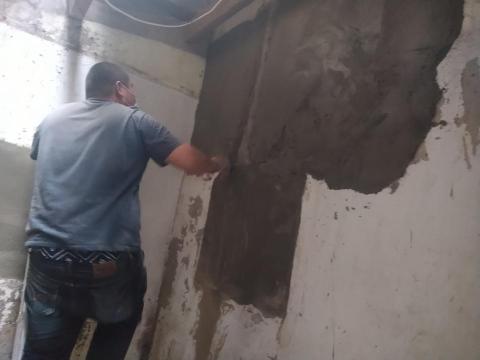 和鑫企業工程 - 修補不像話的牆面