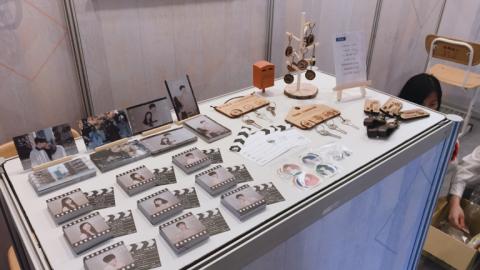 林育嫺 - 校內元旦展週邊設計