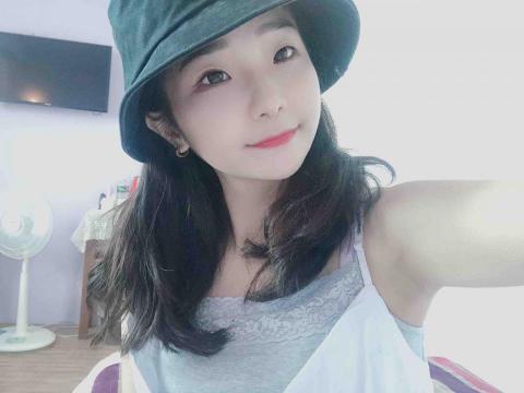 提供客服服務的專家鍾雨容