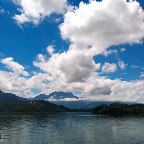 可以的話麻煩不要閱讀報價 蝦皮直接搜尋：代客修圖/製圖/P圖 - 日月潭!