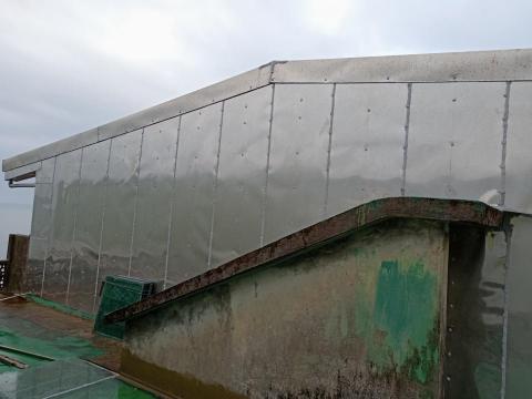 鈞耀企業社 - 頂樓-平鈑側壁（白鐵烤漆鐵皮）（竣工照片）
（海港透天厝）