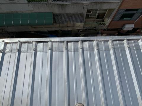 成嘉鐵工 - 依業主要求水槽上方加裝鐵網