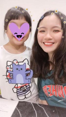 周律安 - 和學生的合照