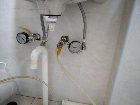 正曜水電工程行 - 冷熱水管測壓