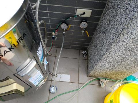 正曜水電工程行 - 冷熱水管測壓