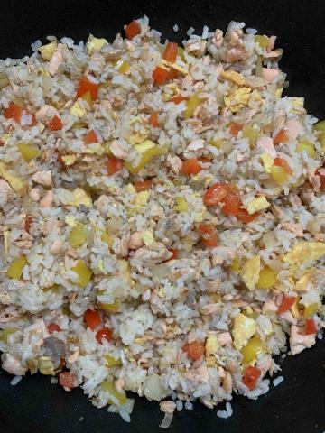 Trista’s cooking philosophy 餐桌 - 鮭魚炒飯 Trista’s cooking philosophy 餐桌 - 鮭魚炒飯