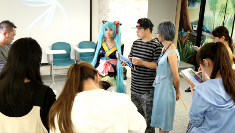 怪獸老爸｜小世 - 小世老師教學現場照片,教學邀請coser來當模特兒