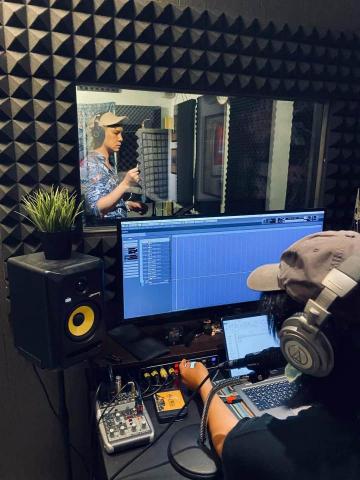 小行星聲音工作室 - 旁白錄音進行