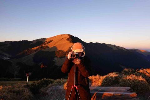 提供制服服務的專家Hitomi周