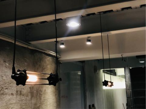 劉柏陞 - 美術燈安裝