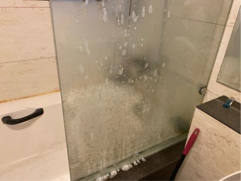 銘鑫環衛有限公司：統編83780220:各種蟲害防治.居家清 - 水垢問題
清潔（前）