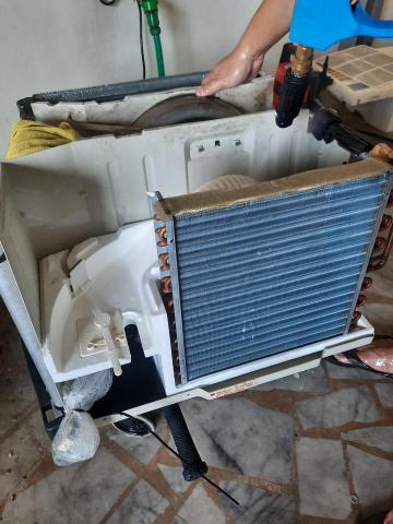 亮潔中台灣洗衣機專家 - 窗型冷氣現場清洗保養