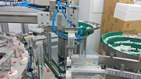 祐豐自動化有限公司 - 振動盤+手臂自動給料