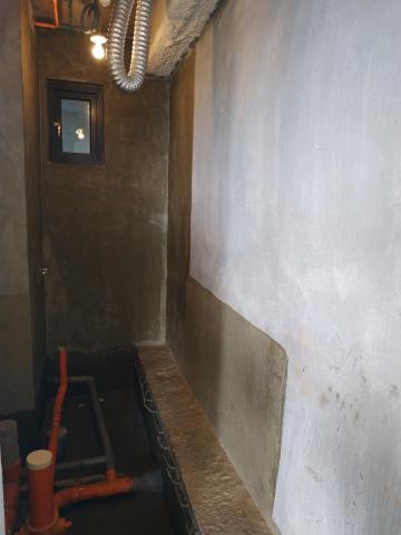 賴克明防水防漏 - 浴廁牆面防水施作(中塗)淋浴處牆面防水做到天花板(士林區文林北路某豪宅)