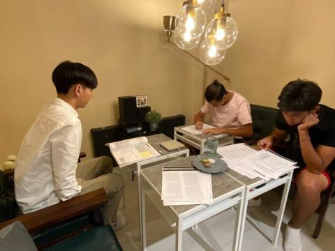 卓旻緒 - 補習班-教授Advanced Placement Micro Economic課程