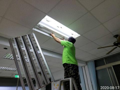 成得企業社 - 燈具安裝