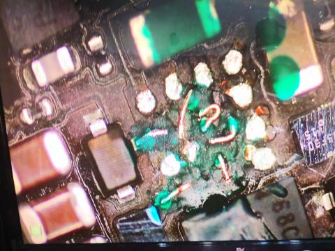 保羅的手 - iphone7燈控IC燒穿主機板，飛6根線完成修復