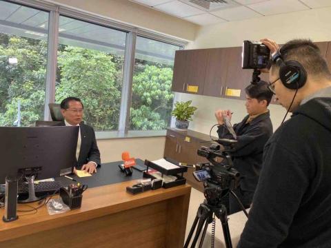 吳哲宜 - 採訪工作照
