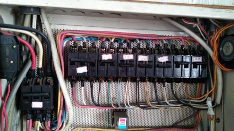 榮電宅修 - 配電盤裝配