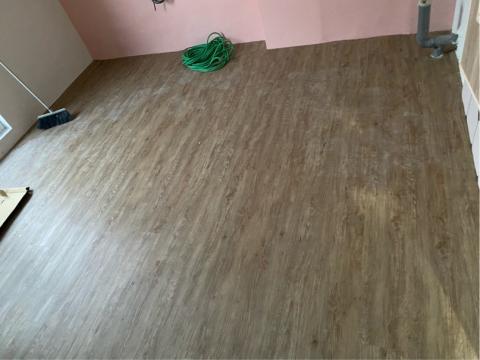方城室 - 中和租屋整理。貼塑膠地板