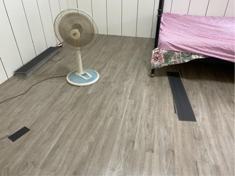 方城室 - 新莊賴小姐的房間。貼塑膠地板