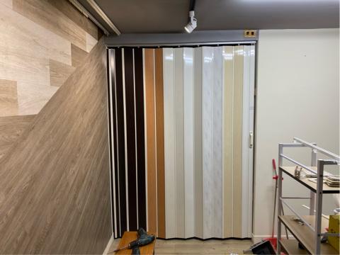 方城室 - 我們店裡的塑膠拉門的展示