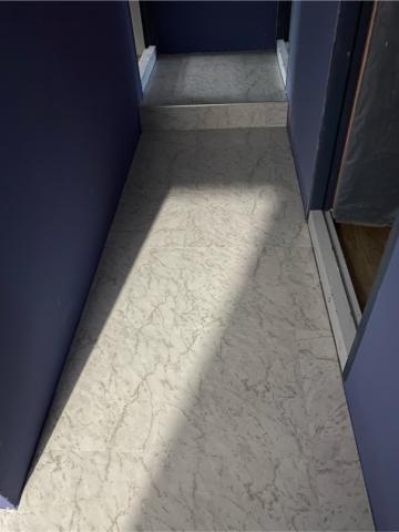 方城室 - 中和租屋走廊。貼地板