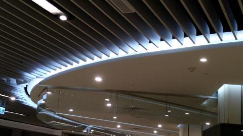 榮電宅修 - 新竹巨城百貨燈具裝設