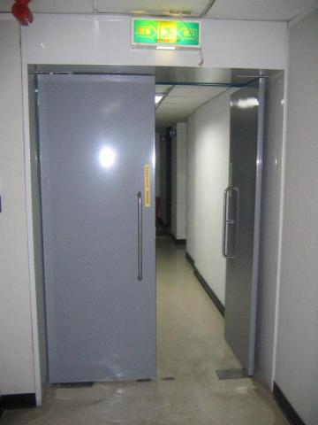 中華建築物公共安全檢查股份有限公司 - 防火門