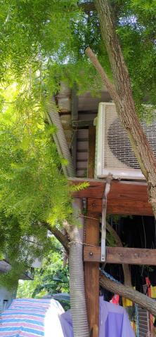 虹匠數位監控工程 - 預安裝鏡頭在冷氣冷卻機旁的位置