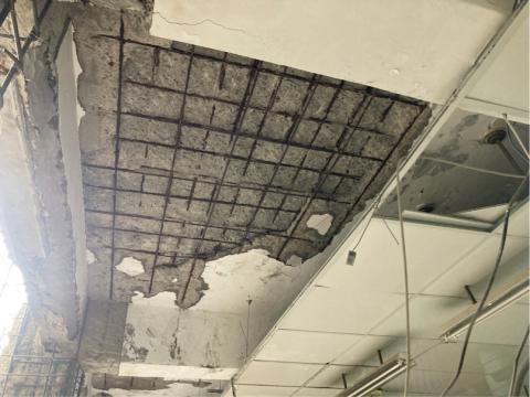 上耀營造有限公司 - 舊公寓常見之鋼筋外露，以鋼刷除鏽，並以鋅粉底漆防鏽。