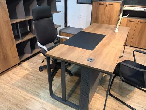 歐度商務中心 - 木蘭芝城工業風，全新全實木辦公桌椅，兼具格調與沈穩感,輕鬆風格辦公空間