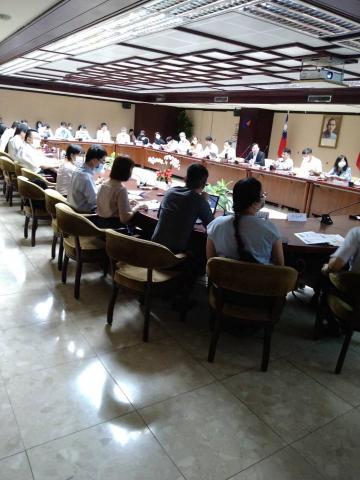 珵式馬大數據科技股份有限公司(原張小馬個人工作室) - 20200630於「經濟部第一會議室」說明「金獎價值：豐富的視覺化呈現與背後的資料苦工？」