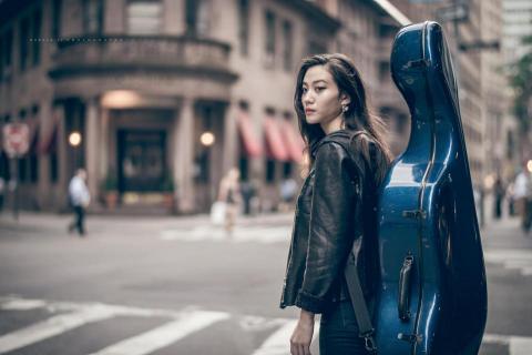 Phoebe Tsai 蔡非比 - Walking on Wall Street