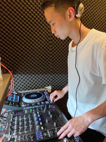 提供canva版權服務的專家Asen