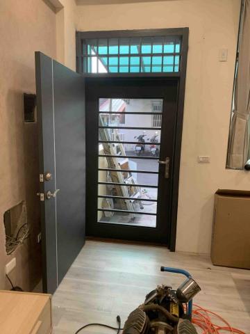 極鋒鋼鋁有限公司 - 
