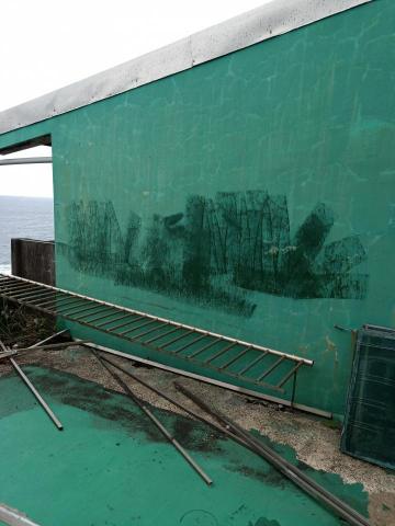 鈞耀企業社 - 頂樓-平鈑側壁（白鐵烤漆鐵皮）（原始照片）
（海港透天厝）