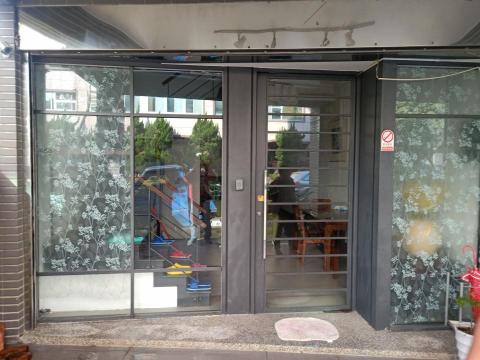 鈞耀企業社 - 出入門（電動捲門無修改）（施工前）