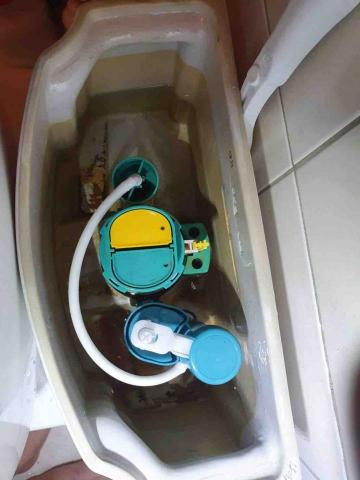 俊霆家庭宅修 - 更換水箱零件件
