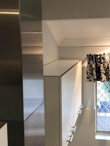 上進清年 雍洁有限公司 - 我們會特別處理廚櫃上方讓任何油垢都不殘留~