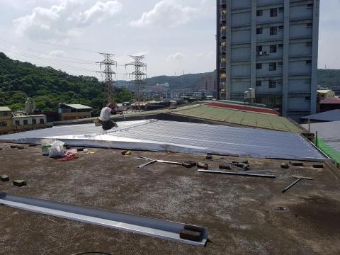 祥發鐵件工程 - 更換不銹鋼鐵皮屋頂