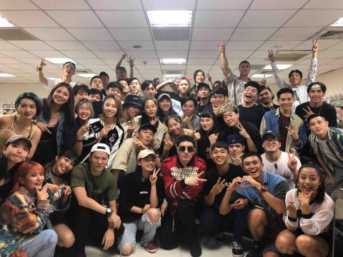 承宇 - 演唱會舞台後與潘瑋柏合影