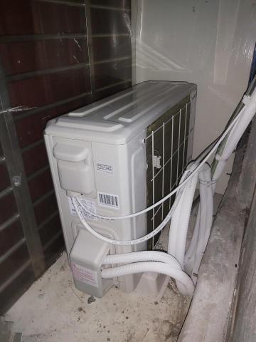 小陳師傅 - 蘆洲區民族路施工（由於冷媒管少於4米易造成壓縮機液壓縮，特地將冷媒管延伸一個圓圈，讓冷媒管超過4米，基本安裝冷媒管5米內不加收費用，我們不會為了節省成本，犧牲客人的權益，我們的認真細心，能讓您有個舒適的家）