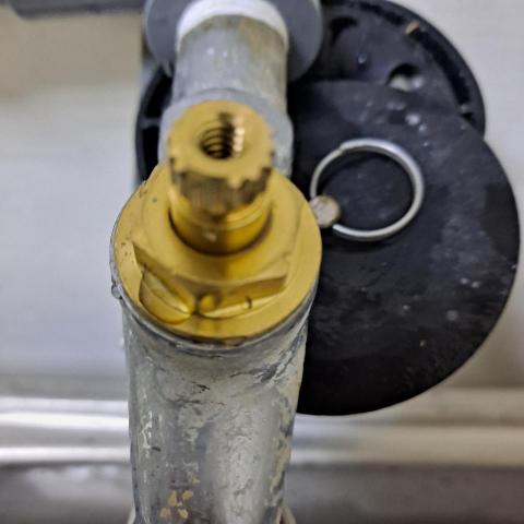 林志成 - 水龍頭陶瓷開關更換