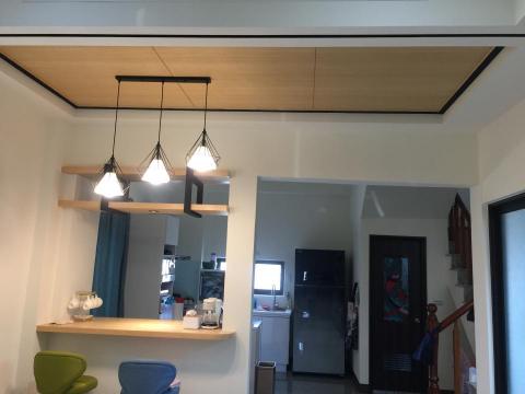 得克瑞空間設計裝修 - 北歐風餐吊燈與吧檯設計
讓屋主有自已的餐桌可以在美美的燈光下享受美味的晚餐，更在朋友來訪的時候可以在這裡小酌一番