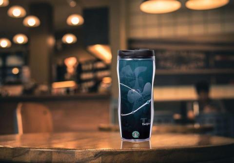Louis - [ STARBUCKS COFFEE ] 
隨行杯包裝設計